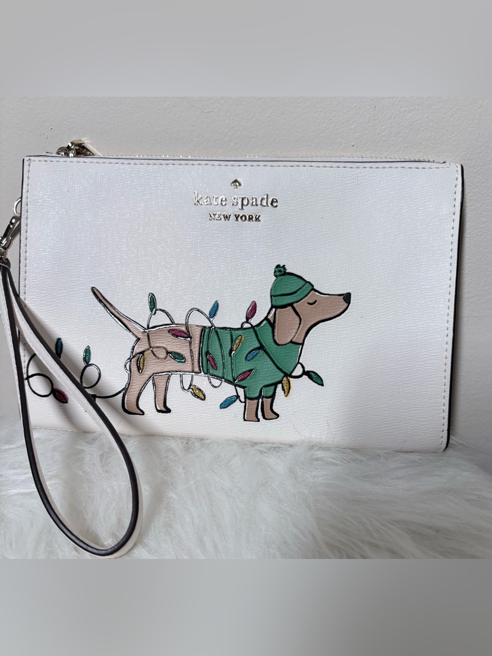 {EUC} Kate Spade Dachshund Christmas Wristlet Off-White